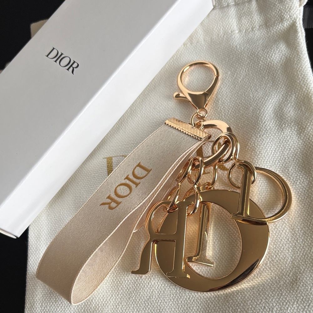 ⚜️Dior Gold Letter Keychain bag charm⚜️ - Picture 4 of 4